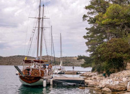 PRIVATE MOTORSAILER YACHT CRUISE FROM ZADAR
